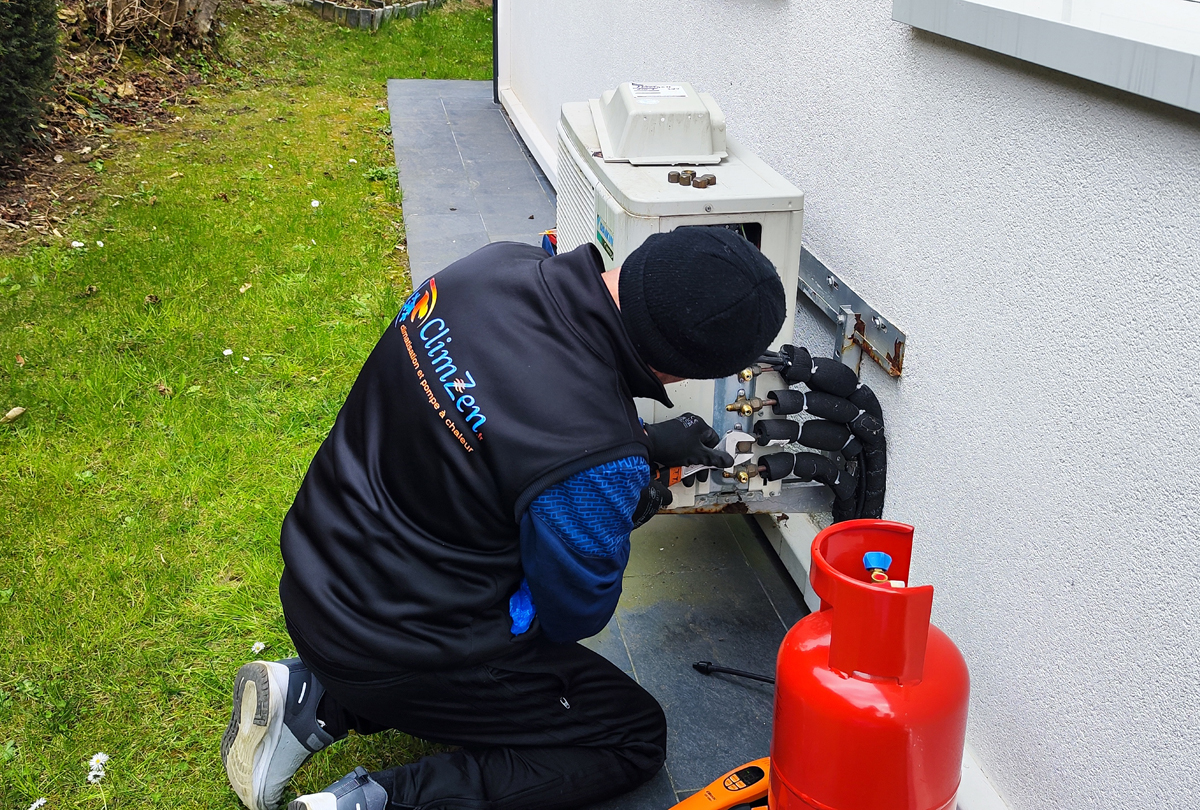 Charge de fluide R32 d'un bi-console DAIKIN à Chelles