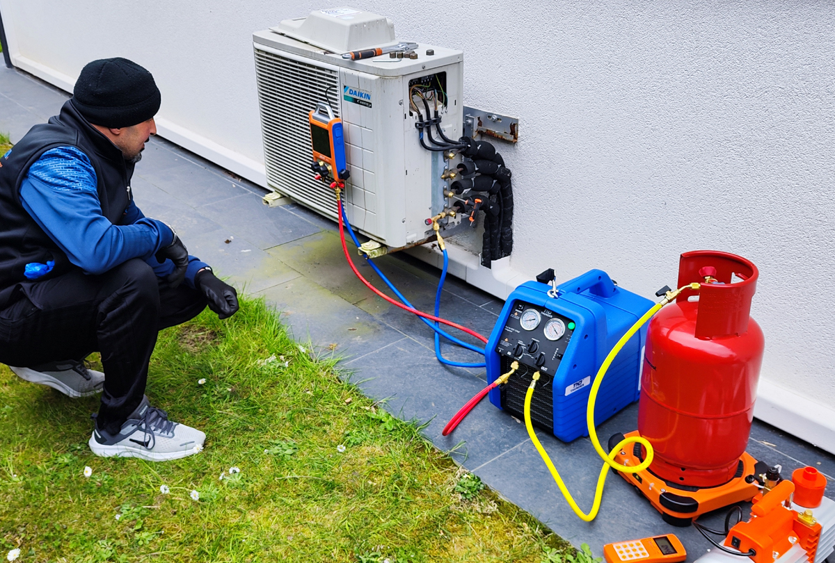 Charge de fluide R32 d'un bi-console DAIKIN à Chelles