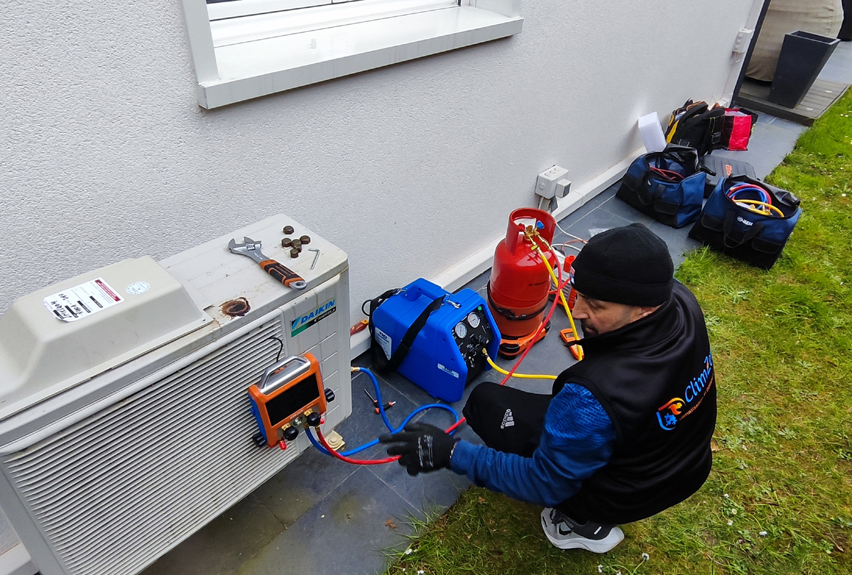 Charge de fluide R32 d'un bi-console DAIKIN à Chelles