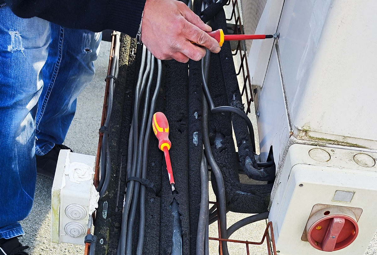 Dépannage de la carte de puissance d'un twin Mitsubishi dans une boutique de vélo à Pontault-Combault (77340)