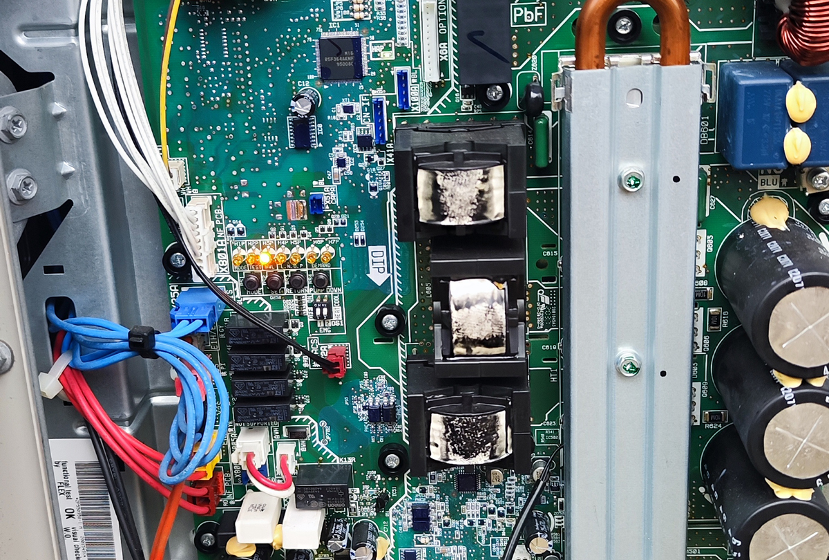 Dépannage de la carte de puissance d'une PAC air-eau DAIKIN à Villepinte (93420)