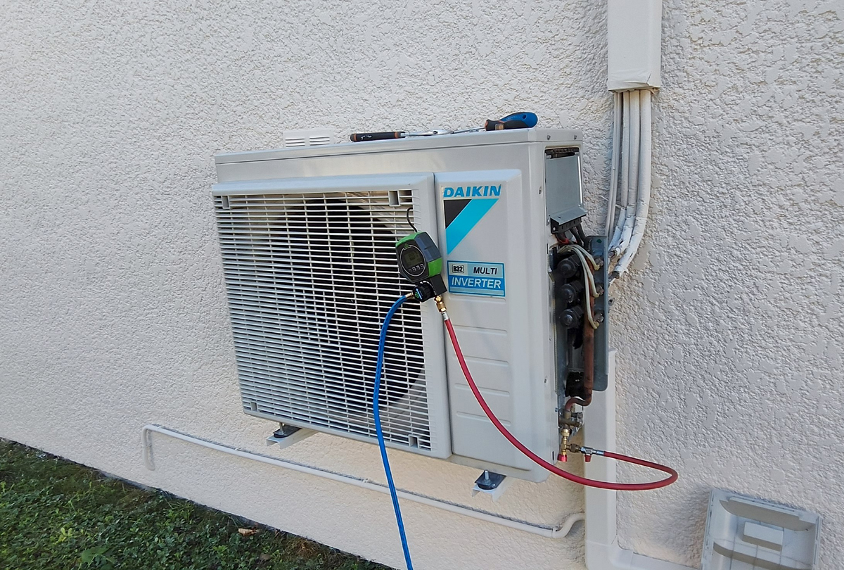 Dépannage et charge d'un tri-split DAIKIN à Longjumeau (91160)