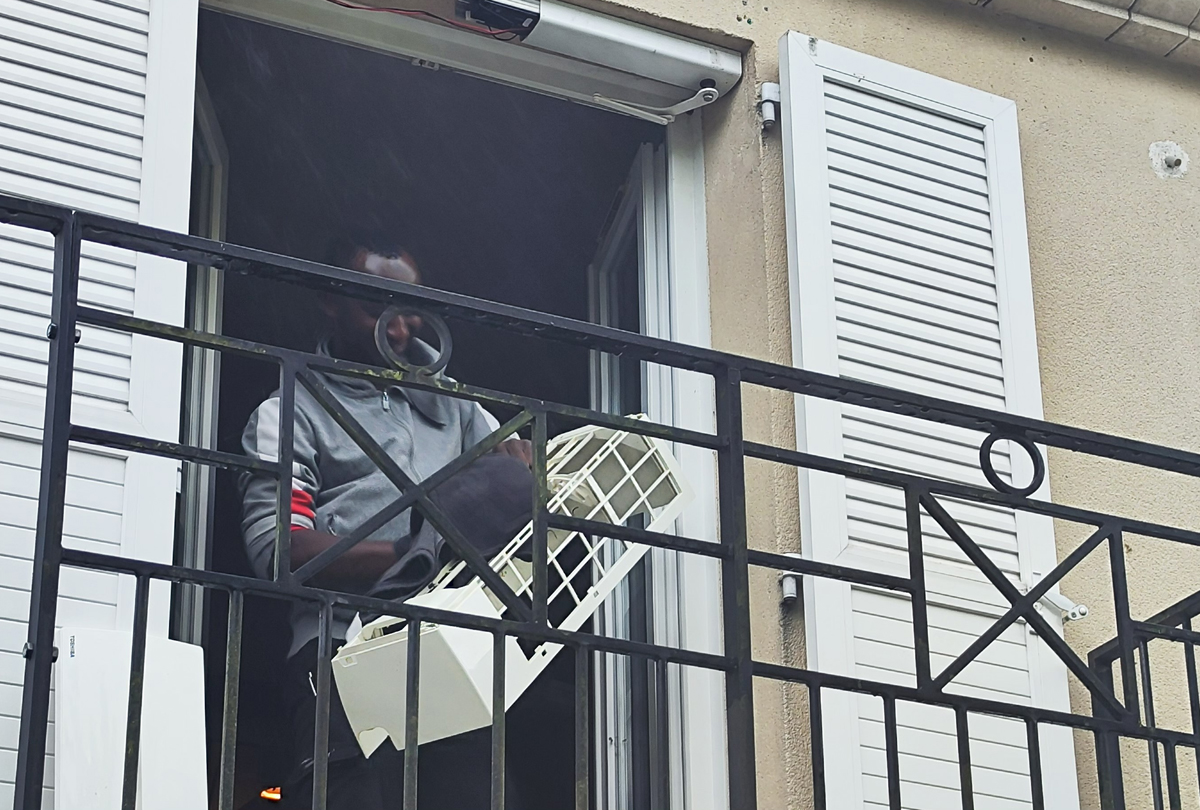 Déplacement des groupes extérieurs TOSHIBA et HITACHI à Bussy Saint Georges (77600)