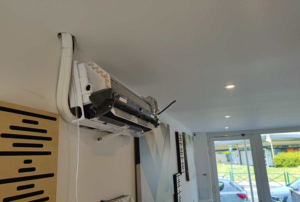 Installation d'un mono-split Mitsubishi dans une boutique d'audition à Vaires sur Marne (77360)