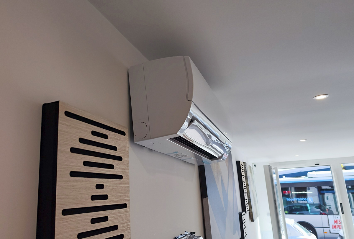 Installation d'un mono-split Mitsubishi dans une boutique d'audition à Vaires sur Marne (77360)