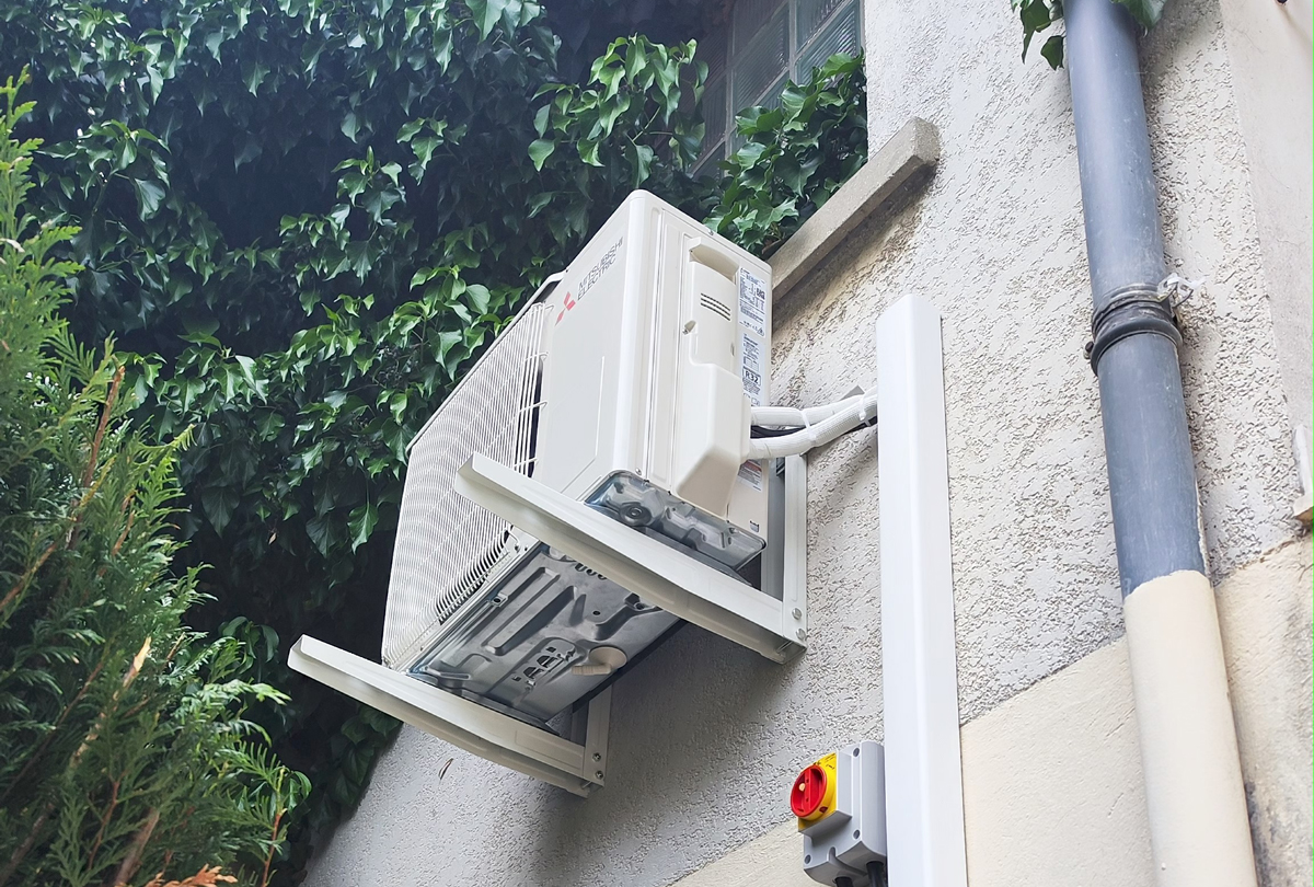 Installation d'un mono-split Mitsubishi dans une boutique d'audition à Vaires sur Marne (77360)