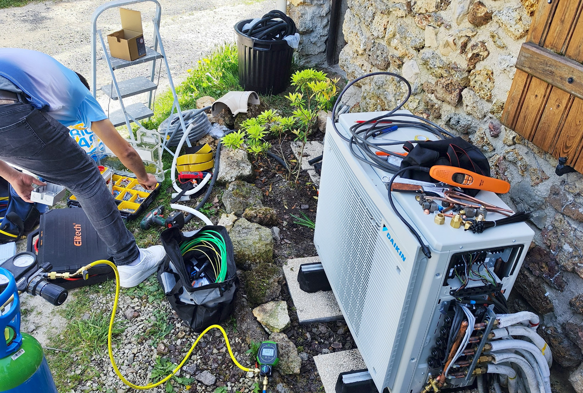 Installation d'un quintuple-splits DAIKIN à Favières (77220)