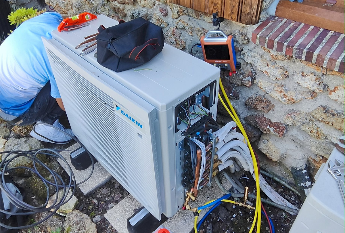 Installation d'un quintuple-splits DAIKIN à Favières (77220)