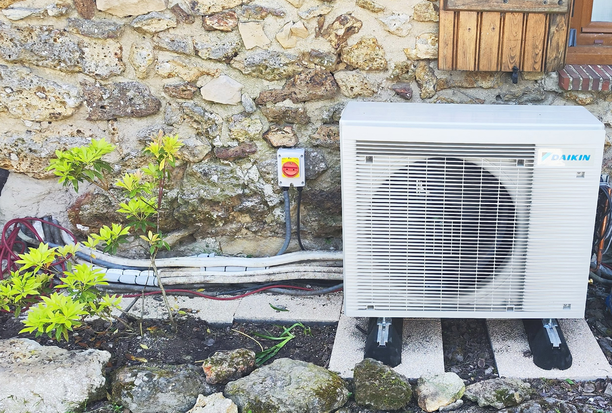 Installation d'un quintuple-splits DAIKIN à Favières (77220)