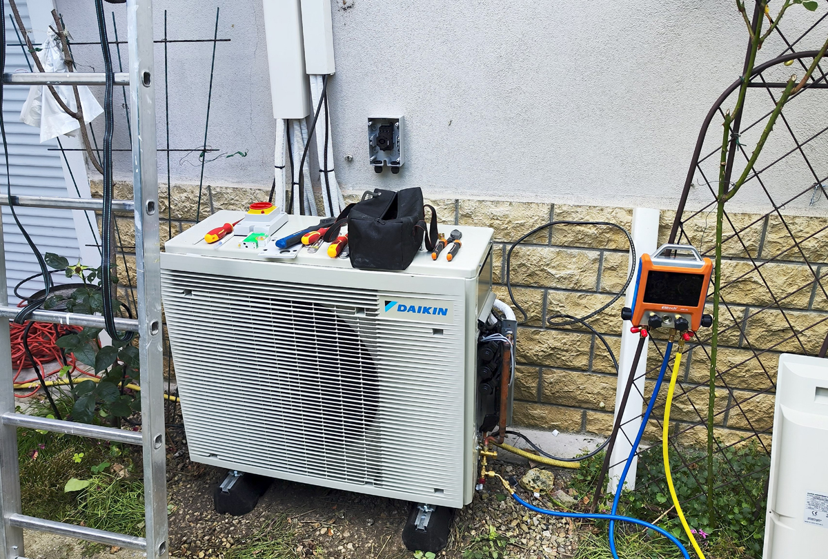 Installation d'un tri-splits DAIKIN à Chelles (77500)