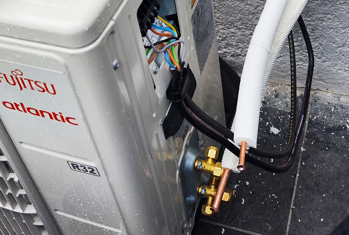 Installation d'une PAC air-eau DAIKIN et d'un ballon thermodynamique Atlantic à Santeny (94440)