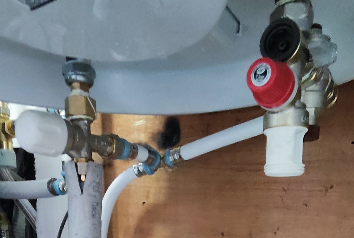 Installation d'une PAC air-eau DAIKIN et d'un ballon thermodynamique Atlantic à Santeny (94440)