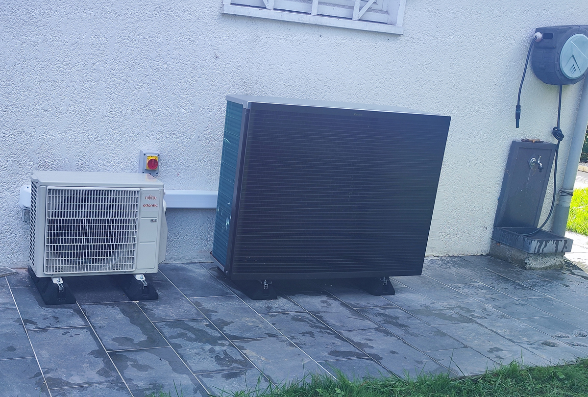 Installation d'une PAC air-eau DAIKIN et d'un ballon thermodynamique Atlantic à Santeny (94440)