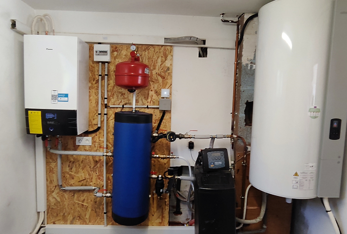 Installation d'une PAC air-eau DAIKIN et d'un ballon thermodynamique Atlantic à Santeny (94440)