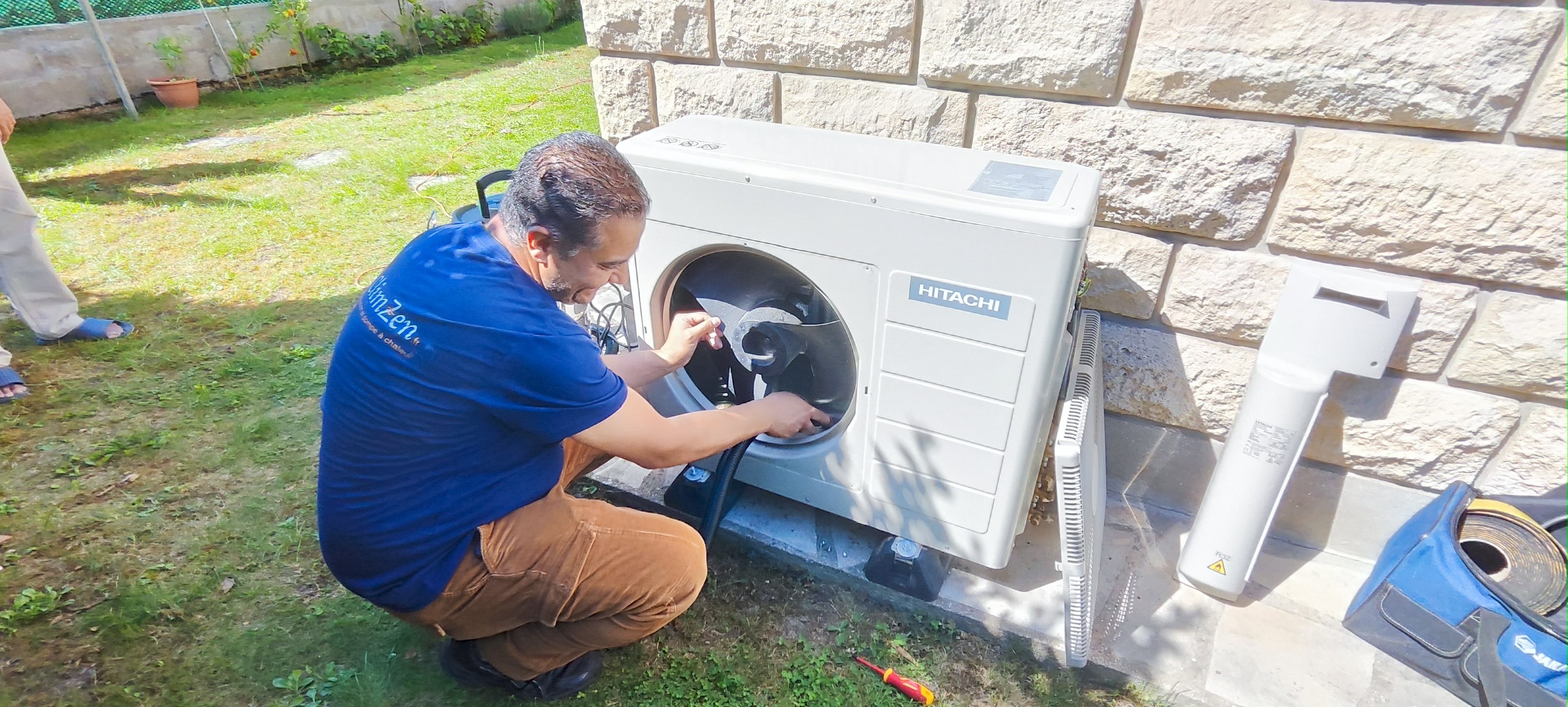 Maintenance d'un bi-splits HITACHI à Chelles (77500)