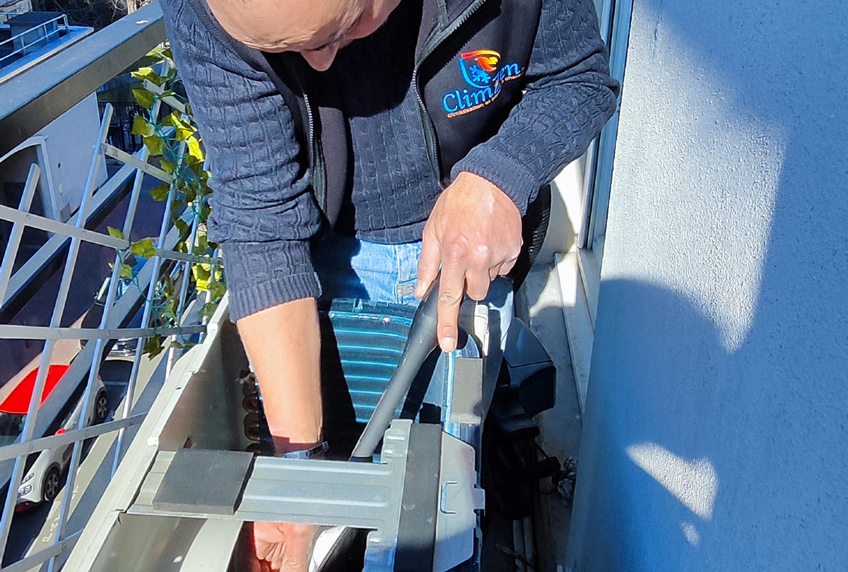 Maintenance préventive d'un mono-split DAIKIN Stylish à Charenton le Pont (94220)