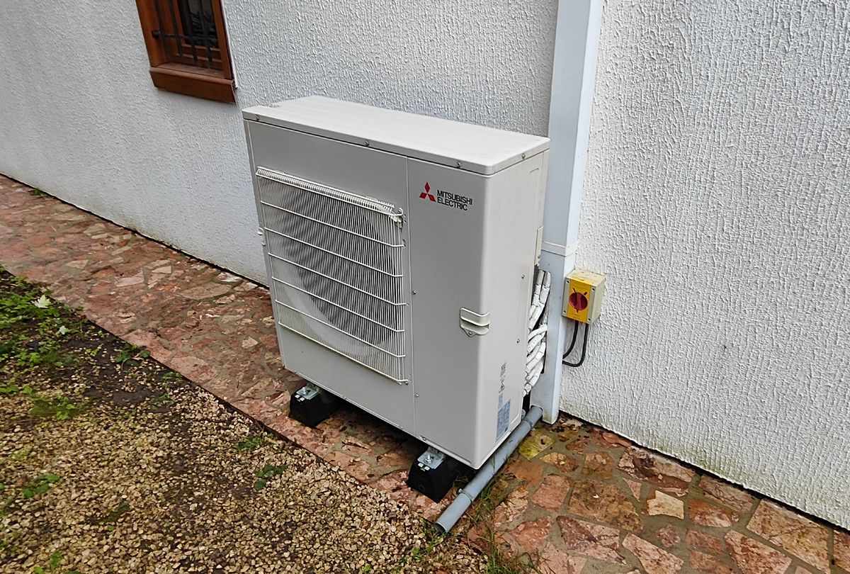 Maintenance préventive d'un quadri-splits MITSUBISHI à Champs sur Marne (77420)