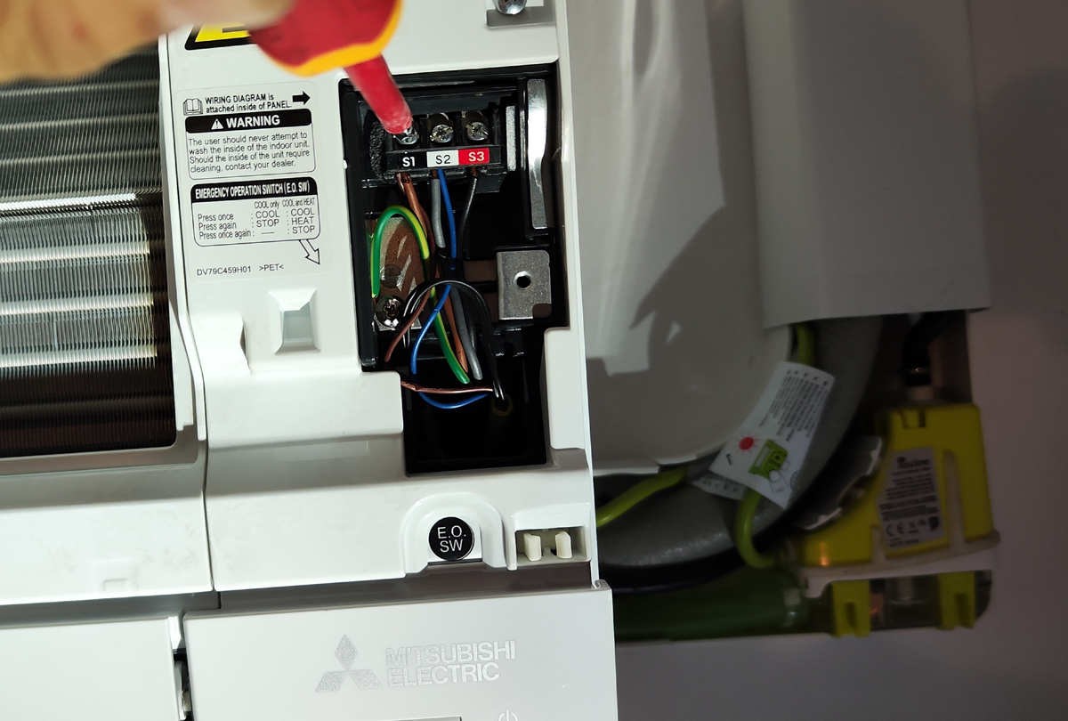 Maintenance préventive d'un quadri-splits MITSUBISHI à Champs sur Marne (77420)