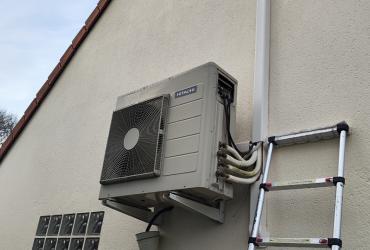 Dépannage bi-splits HITACHI avec charge 1,8 kg R32 à Collégien